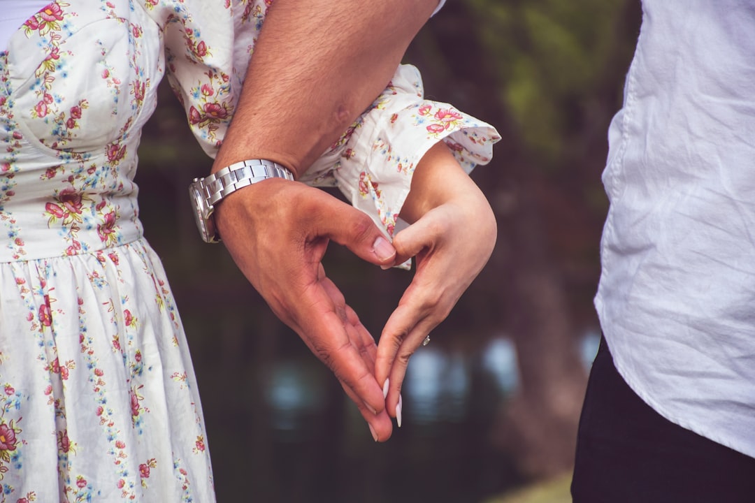 What My 3 Experiences of Losing Myself in Relationships Taught Me